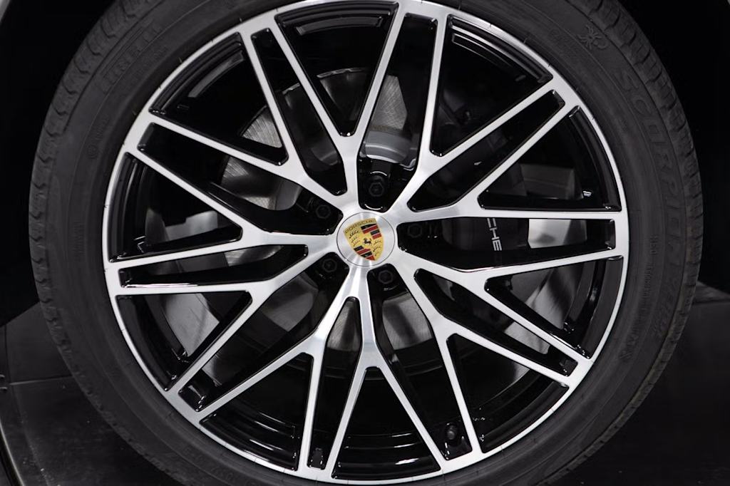 Thumbnail: 2026 Porsche Macan - 7