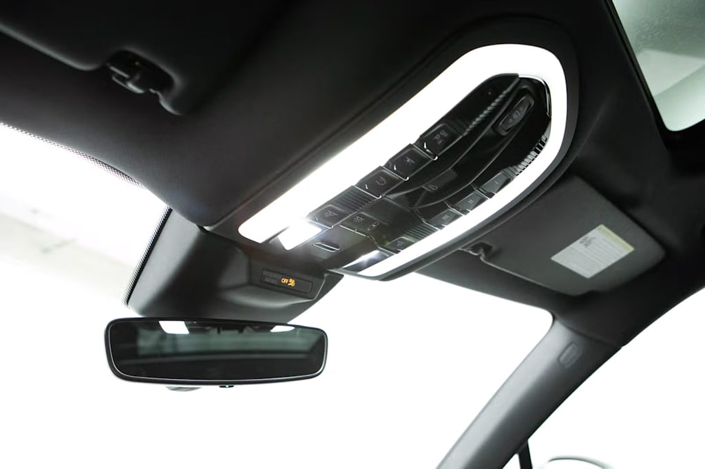 Thumbnail: 2026 Porsche Macan - 34