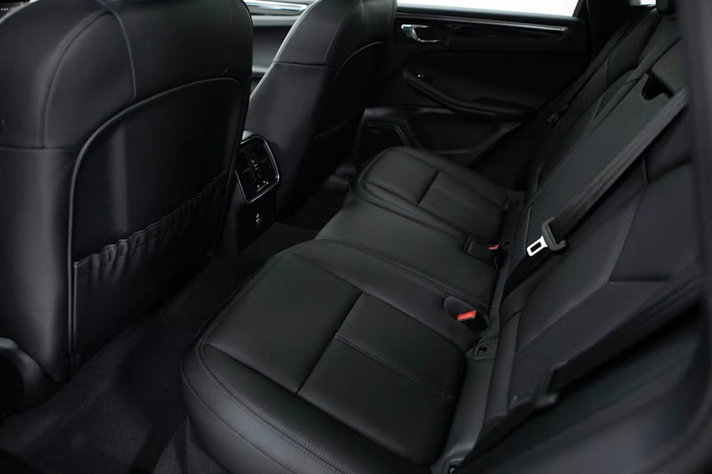 Thumbnail: 2026 Porsche Macan - 36