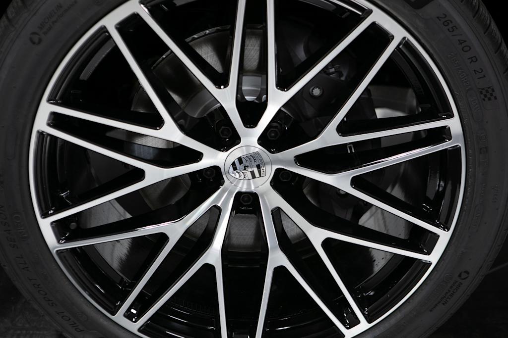 Thumbnail: 2026 Porsche Macan - 7