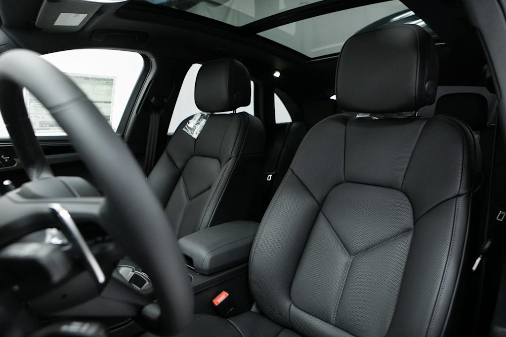 Thumbnail: 2026 Porsche Macan - 9