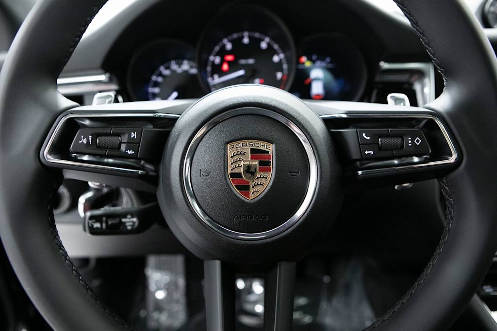 Thumbnail: 2026 Porsche Macan - 19