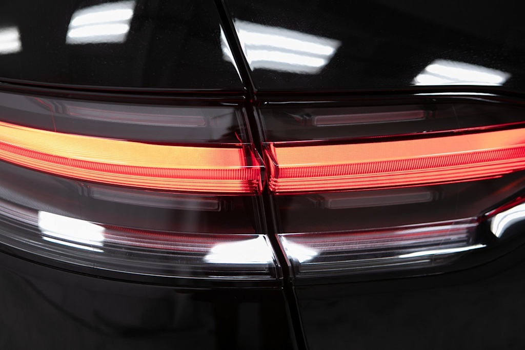 Thumbnail: 2026 Porsche Macan - 35