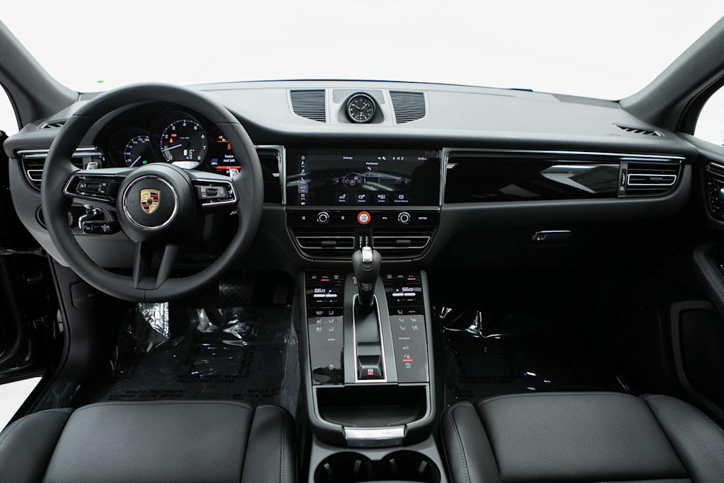 Thumbnail: 2026 Porsche Macan - 8