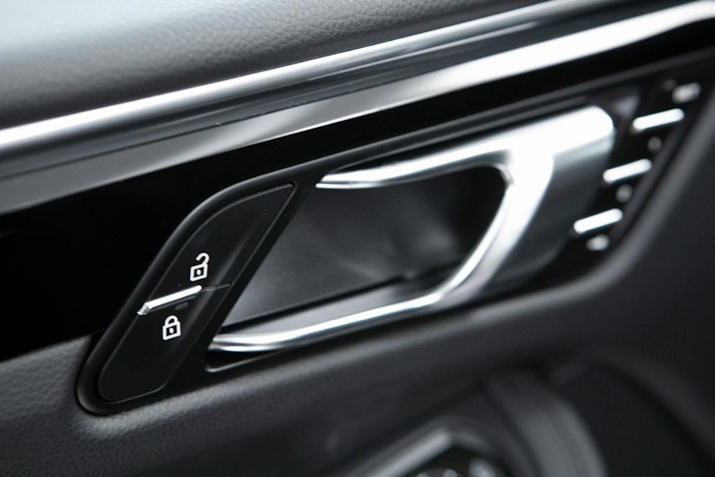 Thumbnail: 2026 Porsche Macan - 22