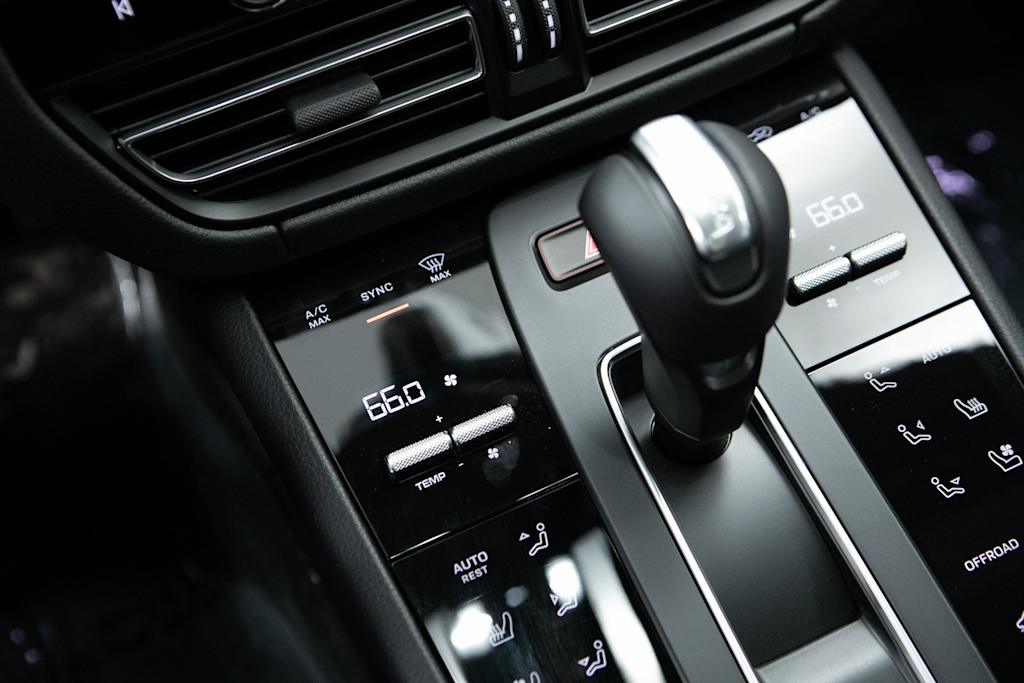 Thumbnail: 2026 Porsche Macan - 24