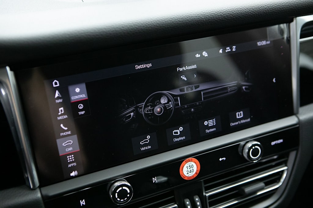 Thumbnail: 2026 Porsche Macan - 12