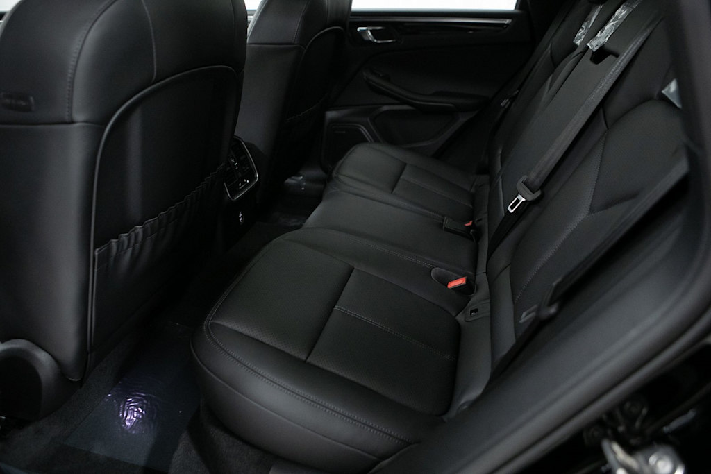 Thumbnail: 2026 Porsche Macan - 11