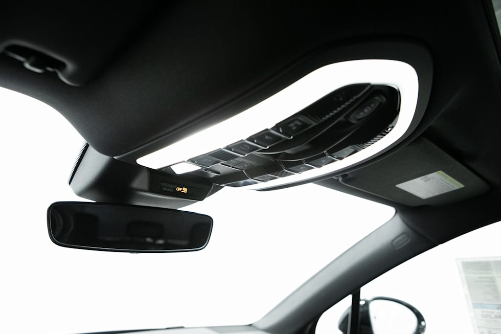 Thumbnail: 2026 Porsche Macan - 28