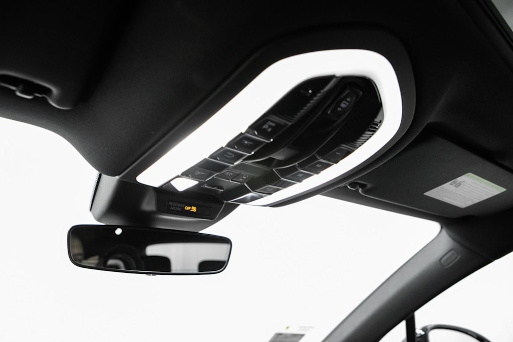 Thumbnail: 2026 Porsche Macan - 35