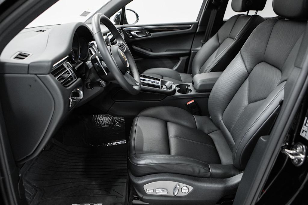 Thumbnail: 2026 Porsche Macan - 9