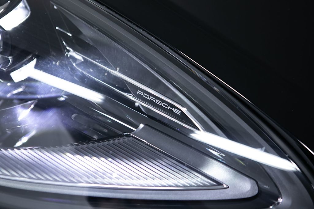 Thumbnail: 2026 Porsche Macan - 21