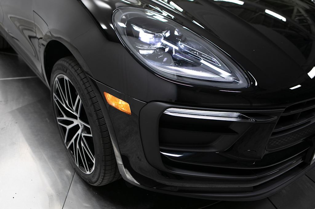 Thumbnail: 2026 Porsche Macan - 5