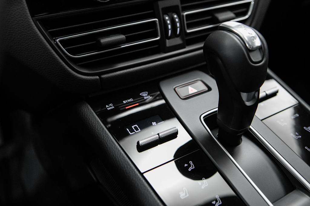 Thumbnail: 2026 Porsche Macan - 31
