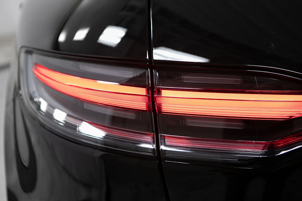 Thumbnail: 2026 Porsche Macan - 23