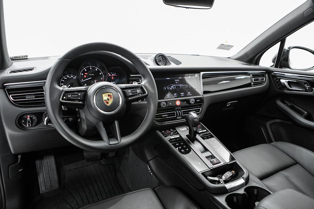 Thumbnail: 2026 Porsche Macan - 7