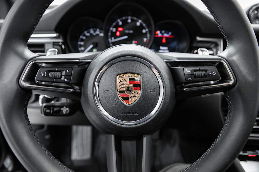 Thumbnail: 2026 Porsche Macan - 20