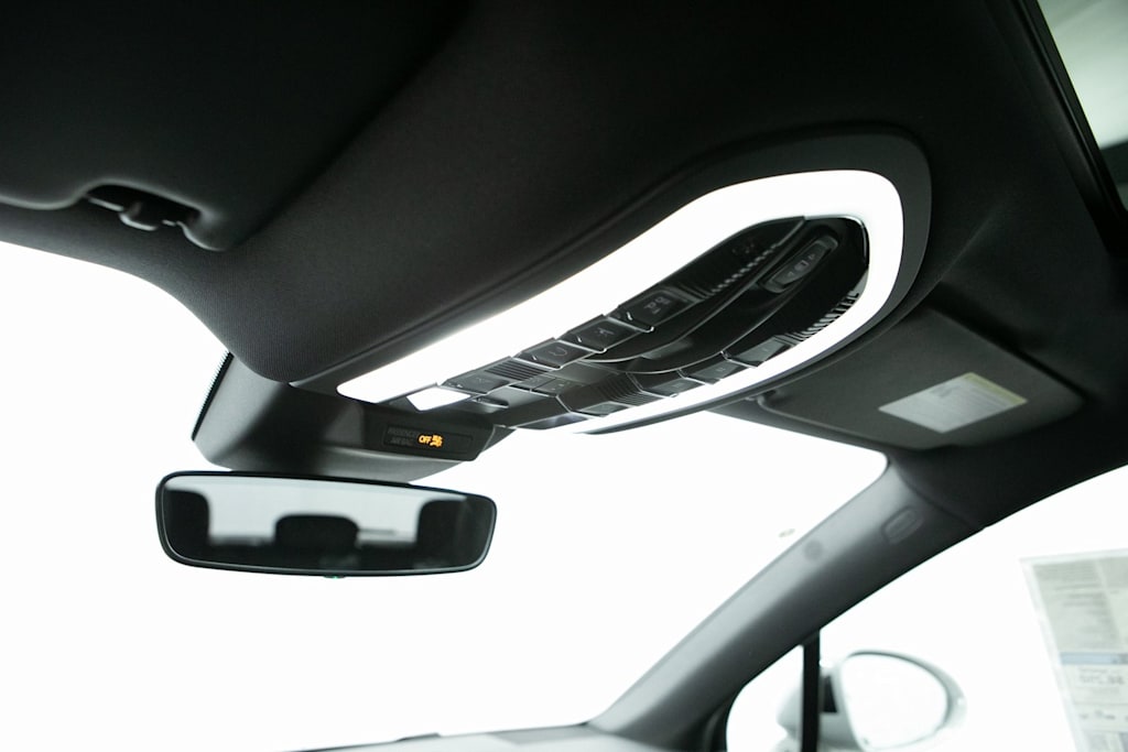 Thumbnail: 2026 Porsche Macan - 27