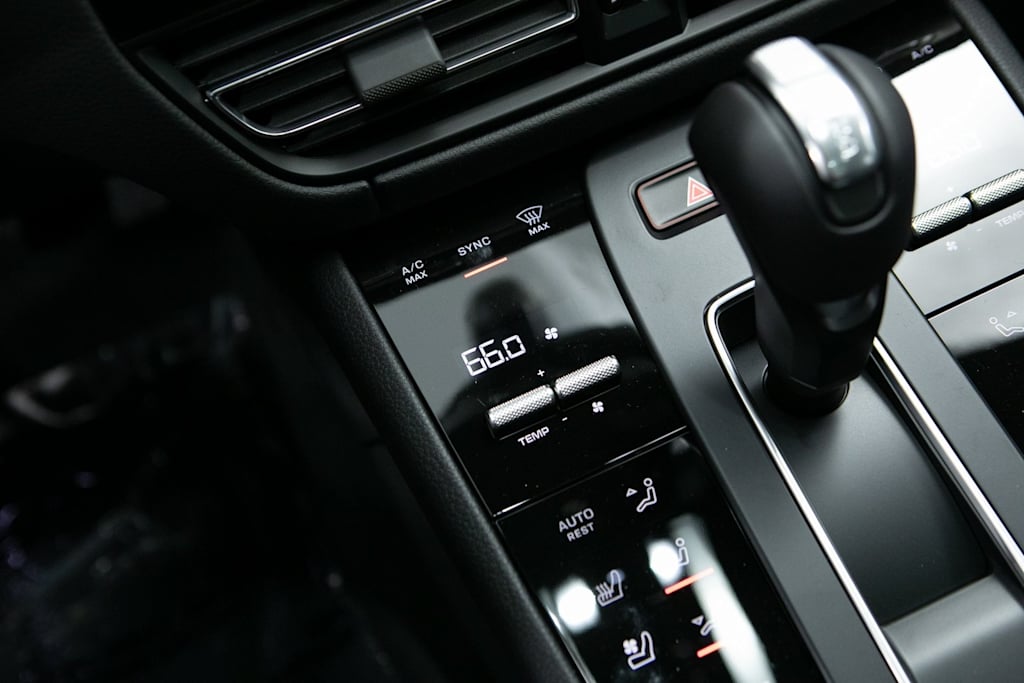 Thumbnail: 2026 Porsche Macan - 23