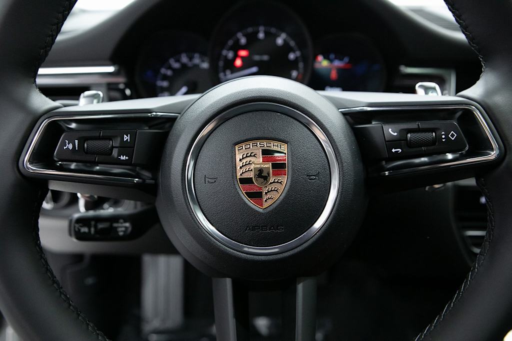 Thumbnail: 2026 Porsche Macan - 18