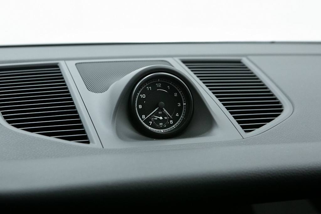 Thumbnail: 2026 Porsche Macan - 26