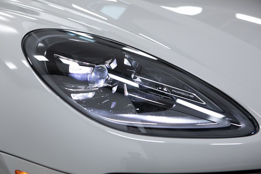 Thumbnail: 2026 Porsche Macan - 32