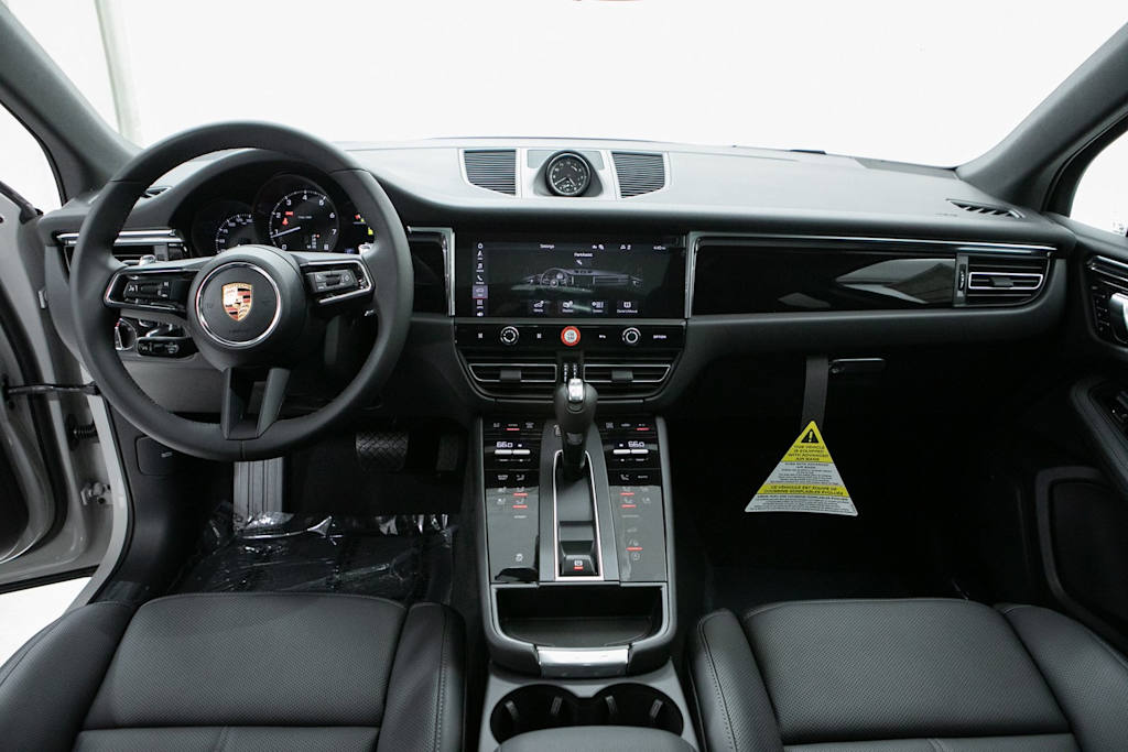 Thumbnail: 2026 Porsche Macan - 7