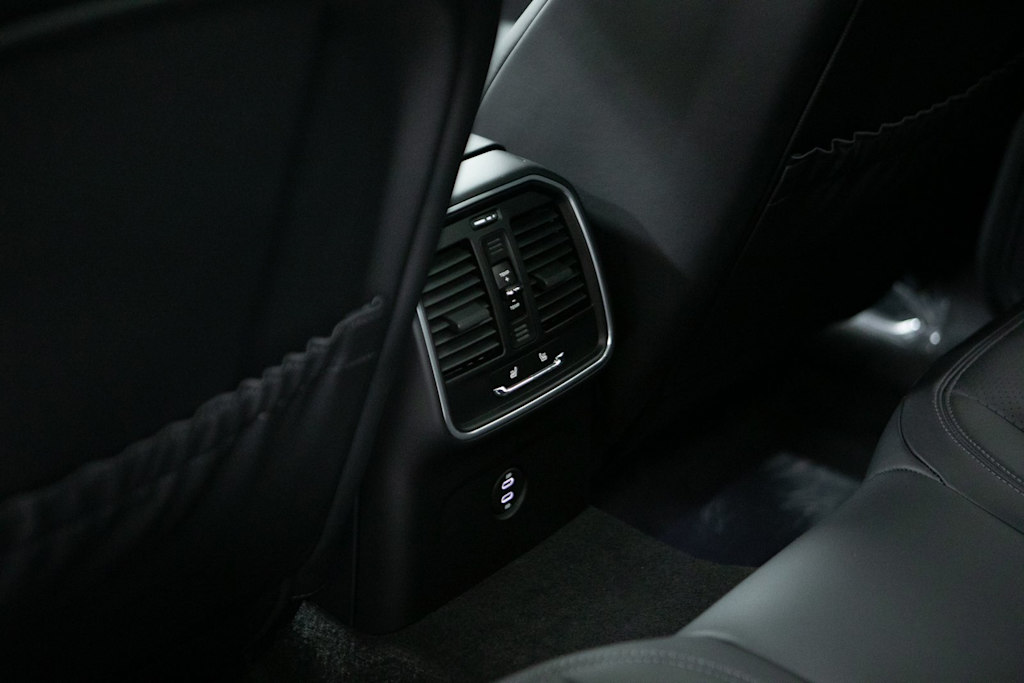 Thumbnail: 2026 Porsche Macan - 28