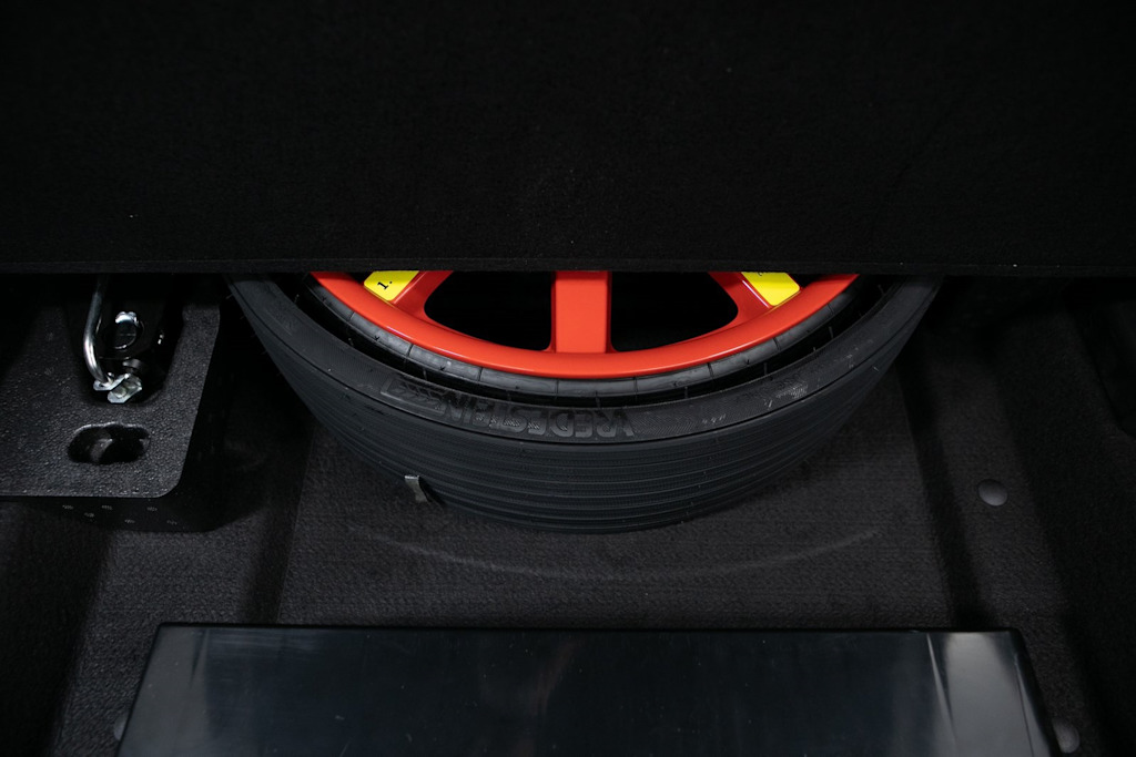 Thumbnail: 2026 Porsche Macan - 31