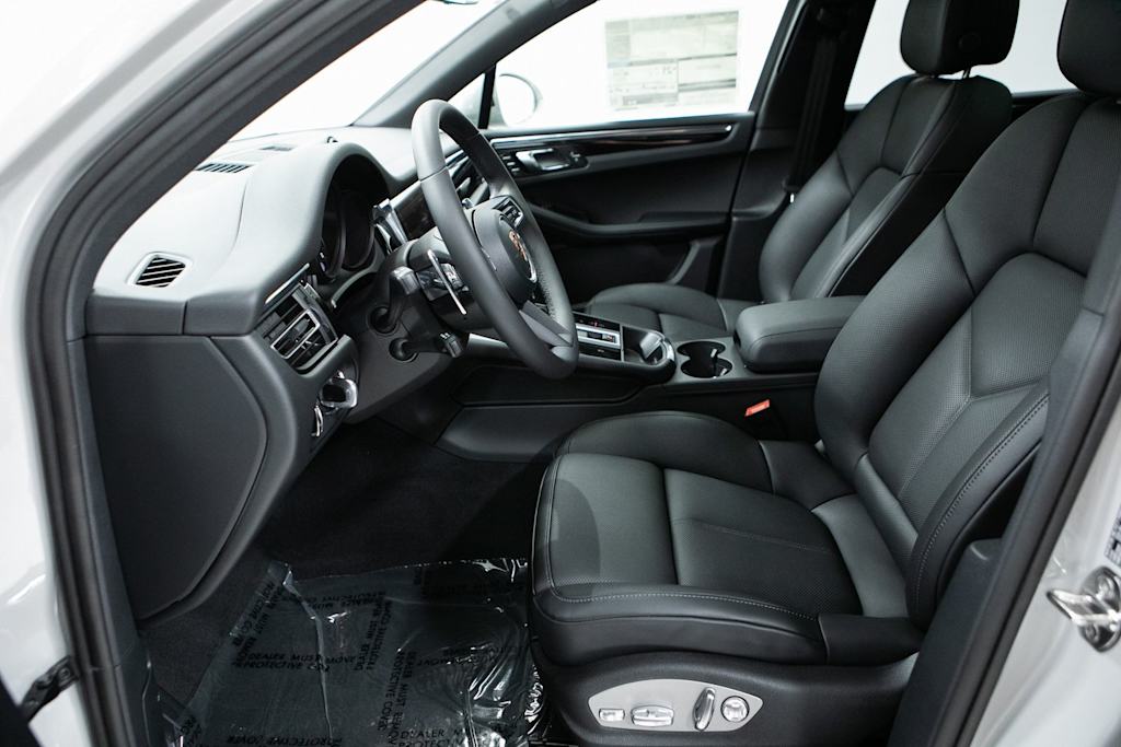 Thumbnail: 2026 Porsche Macan - 9