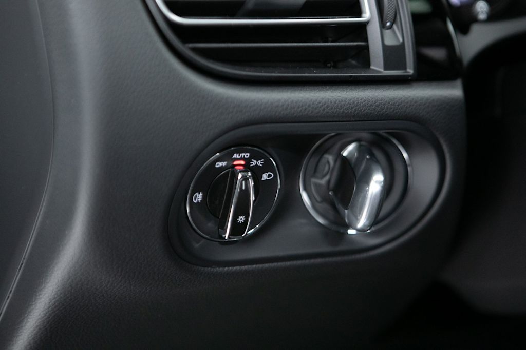 Thumbnail: 2026 Porsche Macan - 22