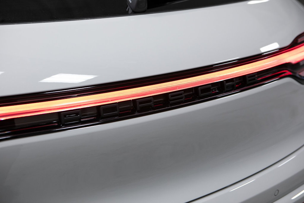 Thumbnail: 2026 Porsche Macan - 35