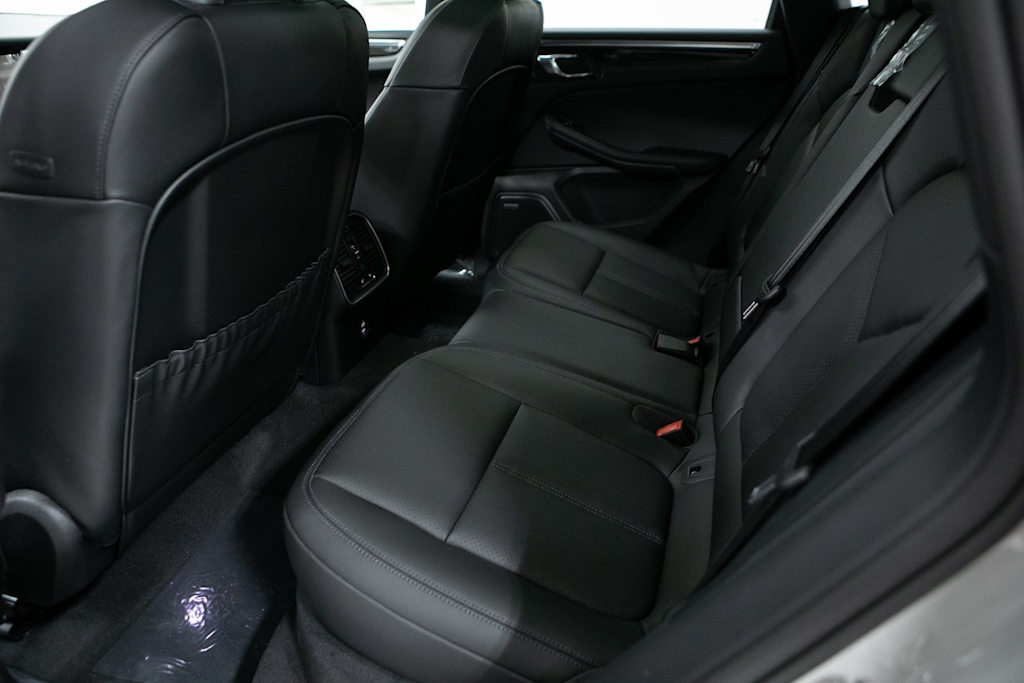 Thumbnail: 2026 Porsche Macan - 10