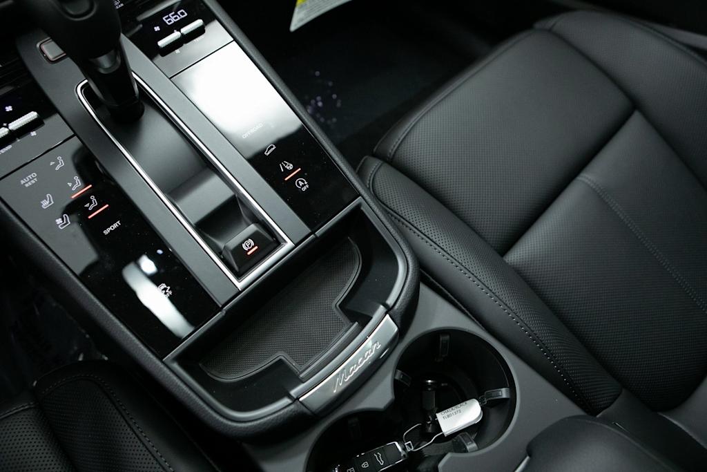 Thumbnail: 2026 Porsche Macan - 24