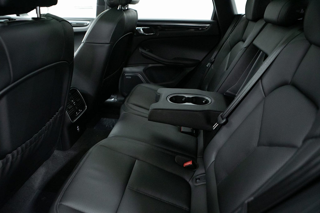 Thumbnail: 2026 Porsche Macan - 29