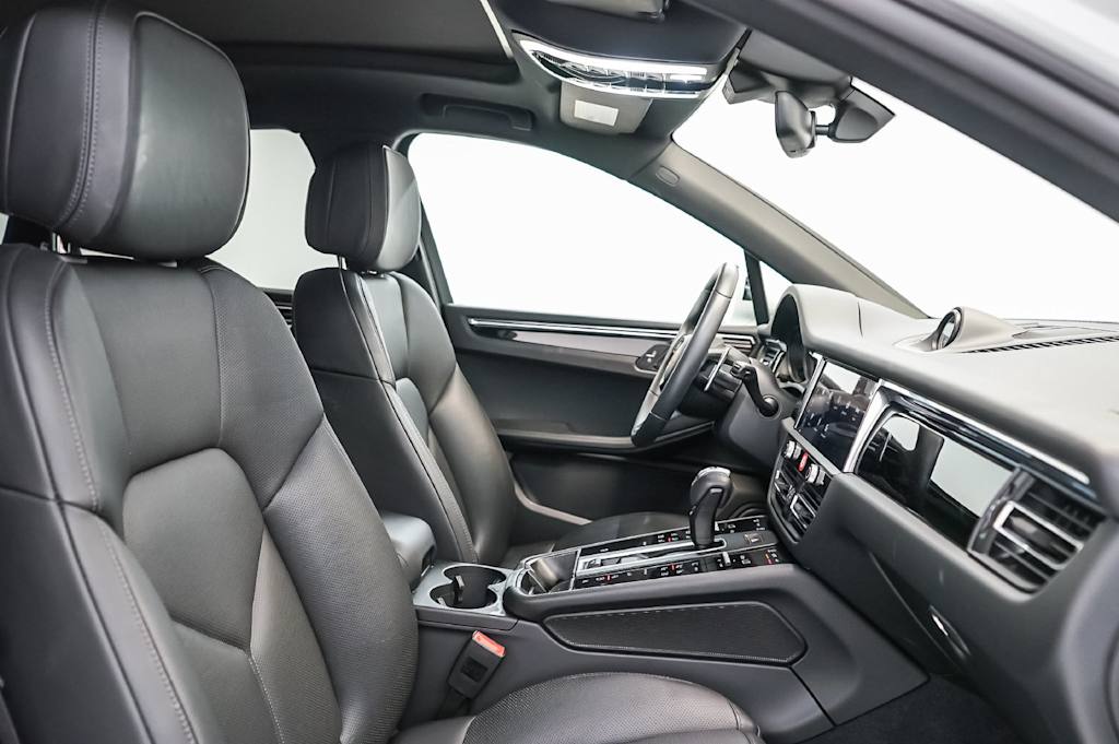 Thumbnail: 2026 Porsche Macan - 12