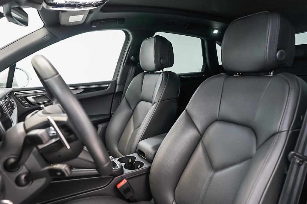 Thumbnail: 2026 Porsche Macan - 11