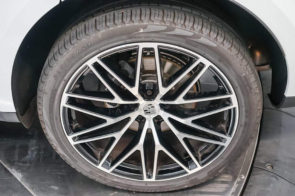 Thumbnail: 2026 Porsche Macan - 8