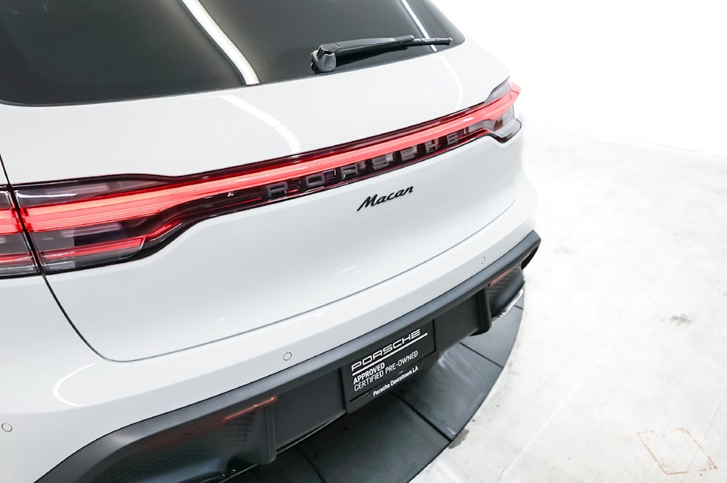 Thumbnail: 2026 Porsche Macan - 7