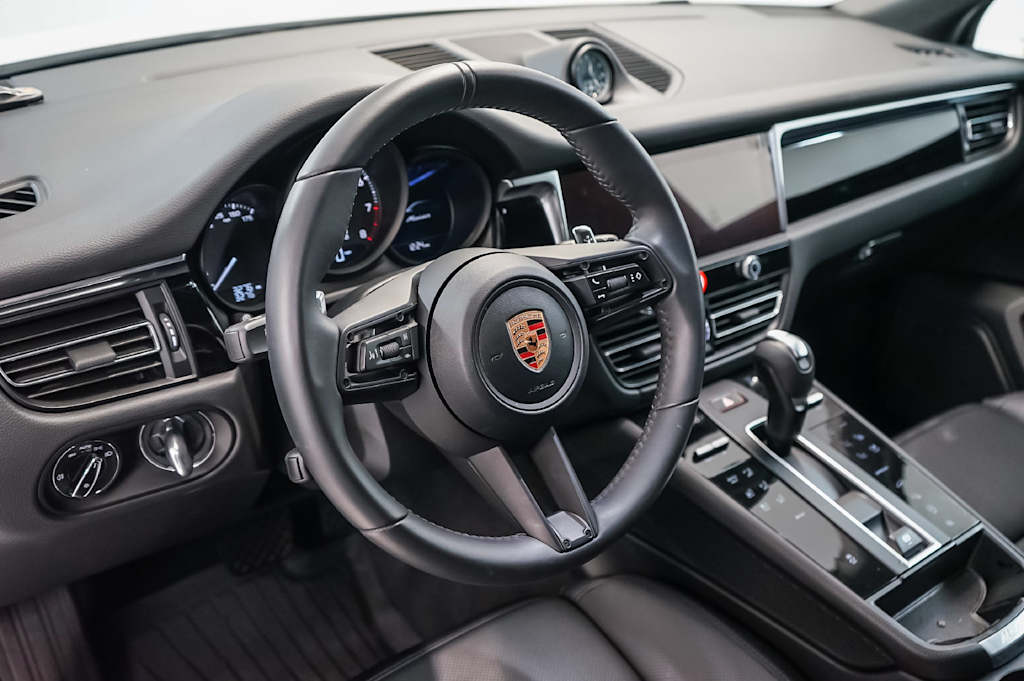 Thumbnail: 2026 Porsche Macan - 2