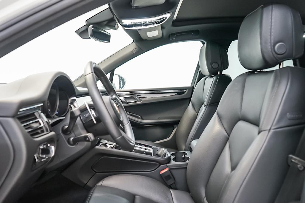 Thumbnail: 2026 Porsche Macan - 28