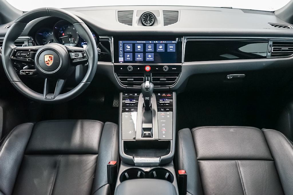 Thumbnail: 2026 Porsche Macan - 10