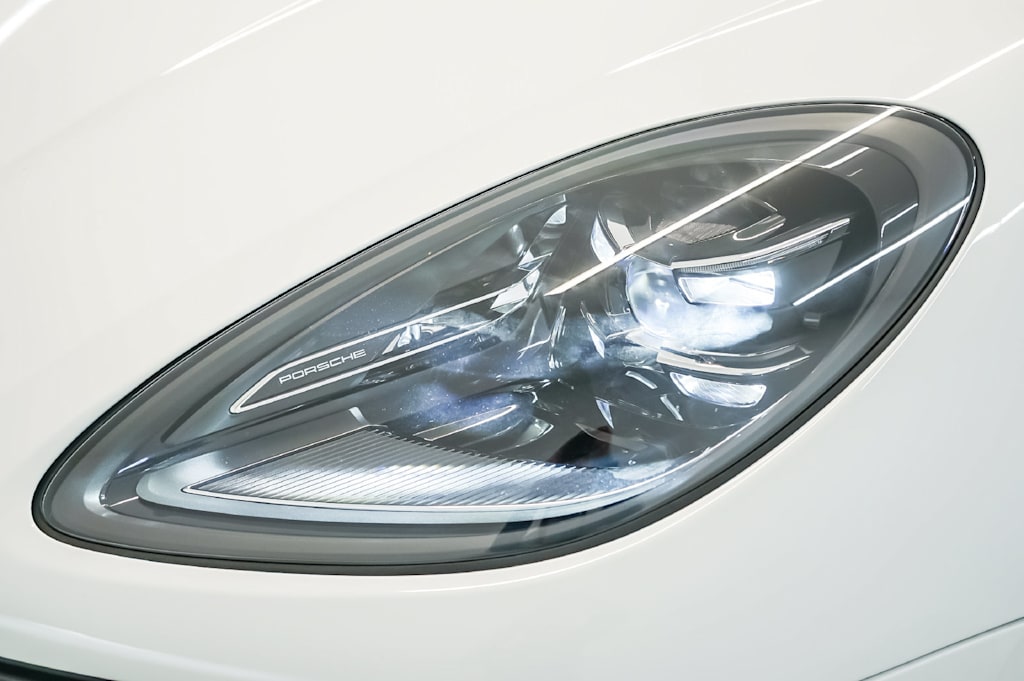 Thumbnail: 2026 Porsche Macan - 25