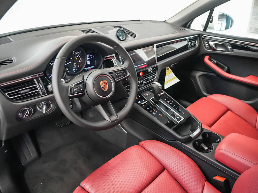 Thumbnail: 2026 Porsche Macan - 2