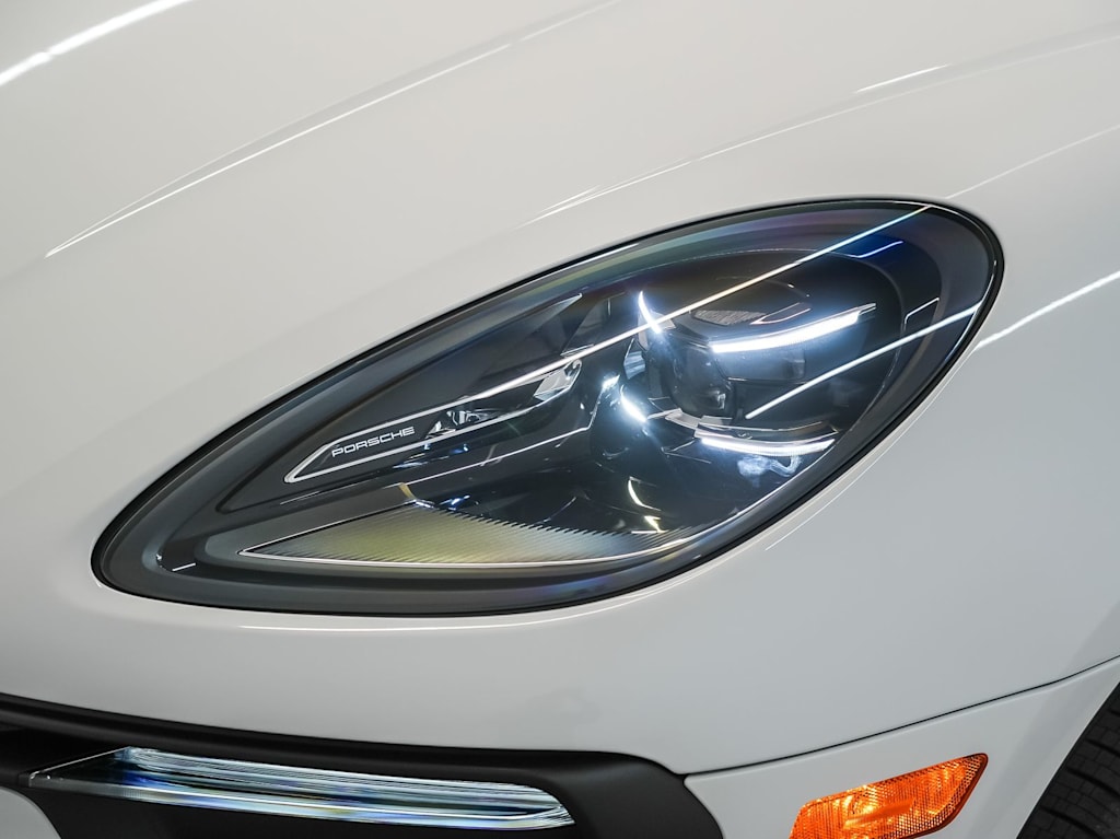 Thumbnail: 2026 Porsche Macan - 20