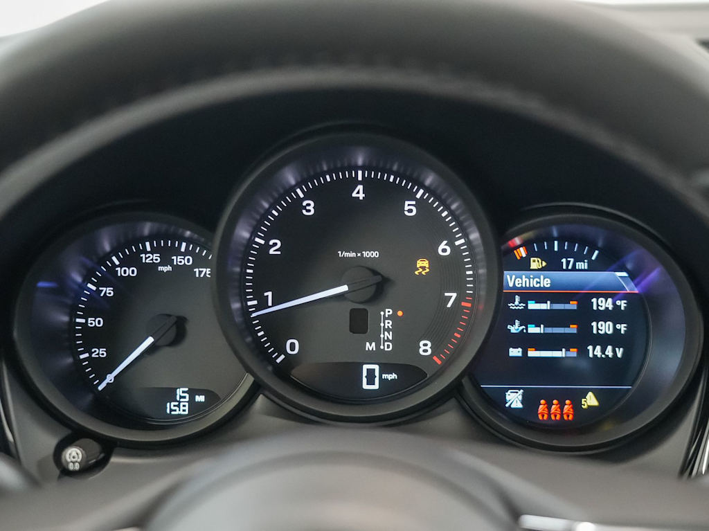 Thumbnail: 2026 Porsche Macan - 17