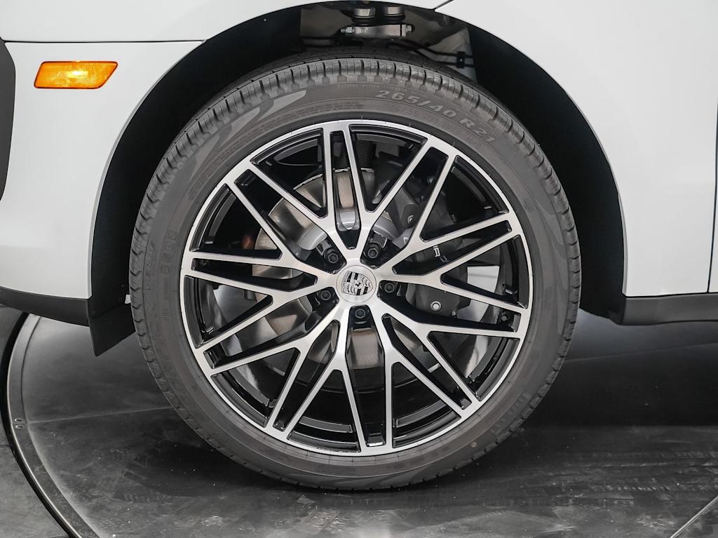 Thumbnail: 2026 Porsche Macan - 8