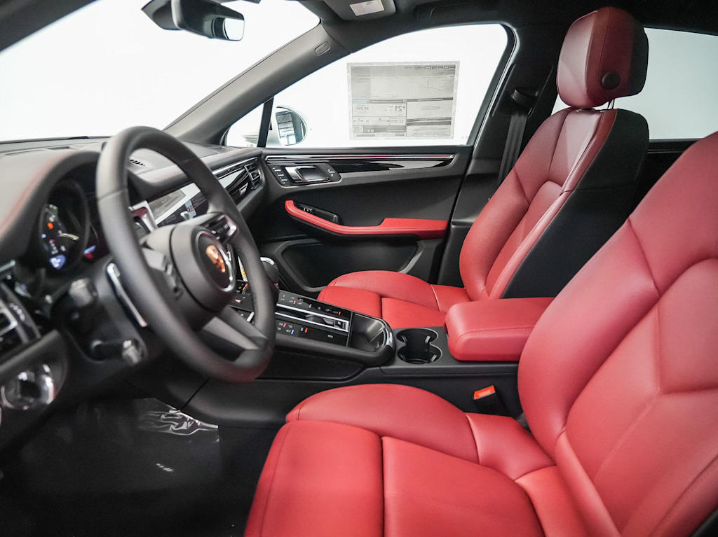 Thumbnail: 2026 Porsche Macan - 25