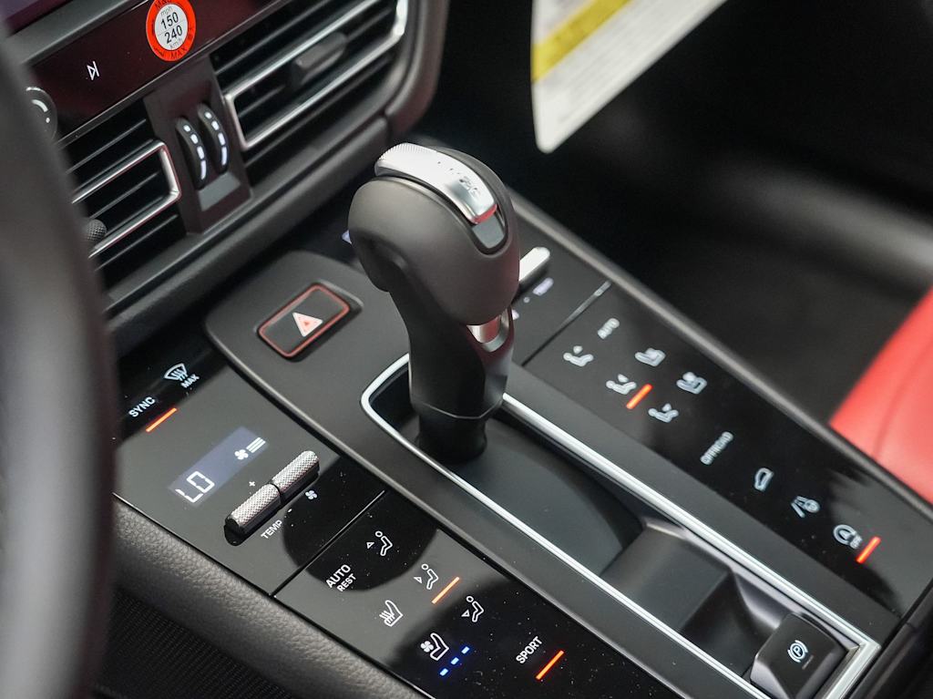 Thumbnail: 2026 Porsche Macan - 16