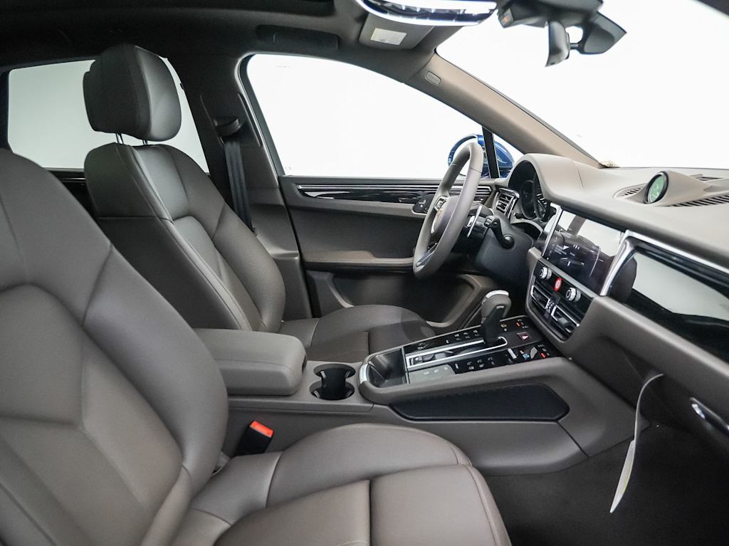 Thumbnail: 2026 Porsche Macan - 11